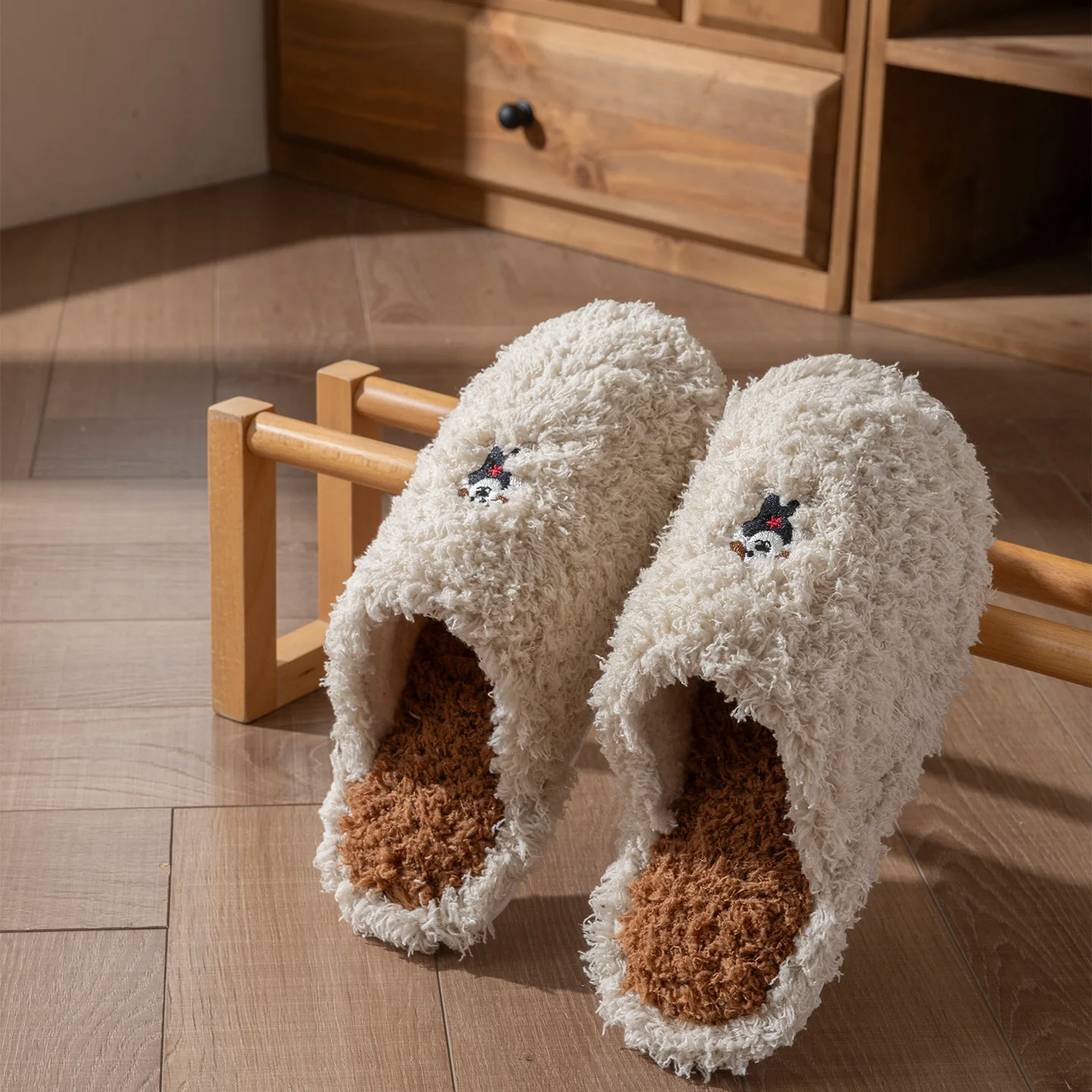 Fashion Plush Home Slippers Women and Men Winter Warm Embroidered Puppy Anti-slip Closed Toe Shoes Lovers Indoor Flats