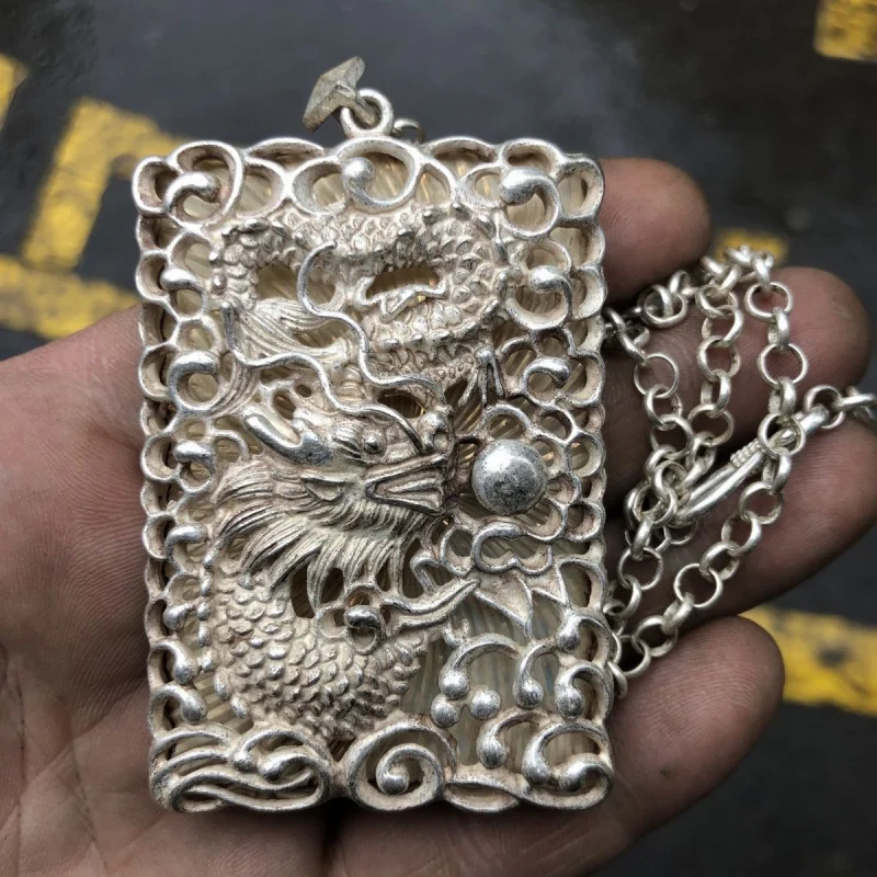 

Antique Miscellaneous Collection Qing Dynasty Qianlong Year Made Dragon Soaring Four Seas Pendant