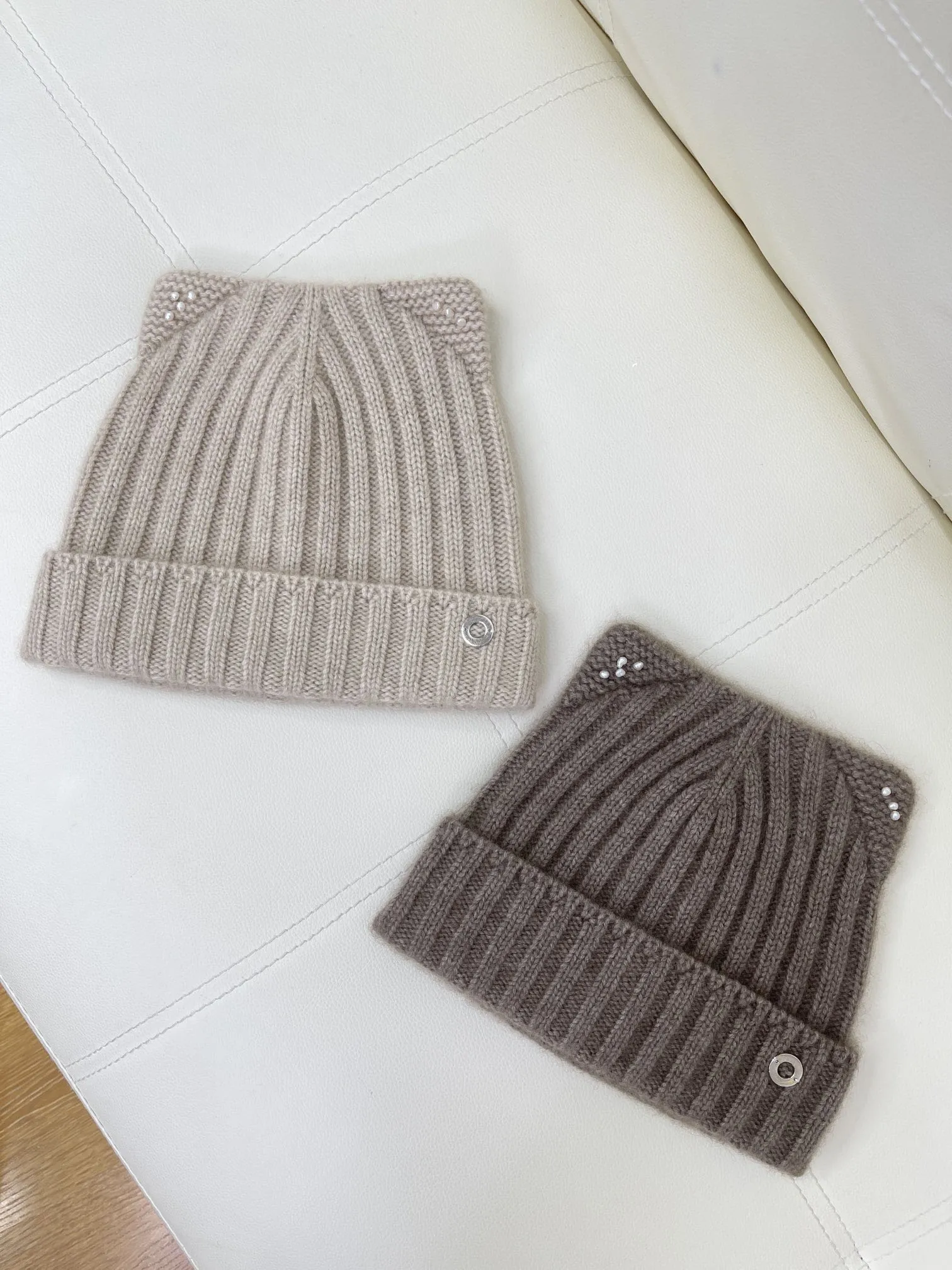 

Autumn And Winter High Quality Pearl Ear Cashmere Hat For Women 2024 Two Colors One Size