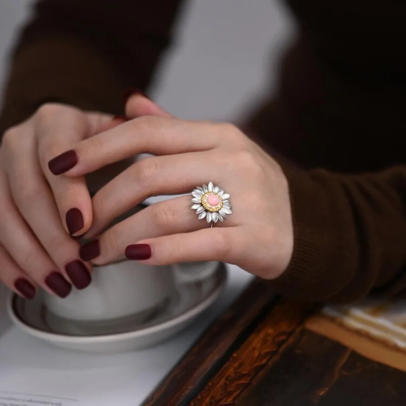 Xiaohongshu نفس نمط القرون الوسطى أواخر الصيف ديزي حلقة مفتوحة المرأة المتخصصة الأزياء الخفيفة الفاخرة الرجعية مجوهرات أنيقة