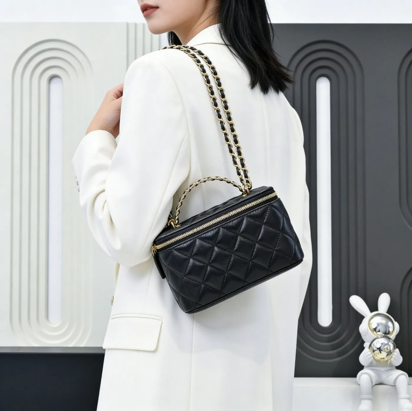 

Chic Black Quilted Mini Box Bag with Dual Handles Compact Crossbody Style with Chain Strap for Office