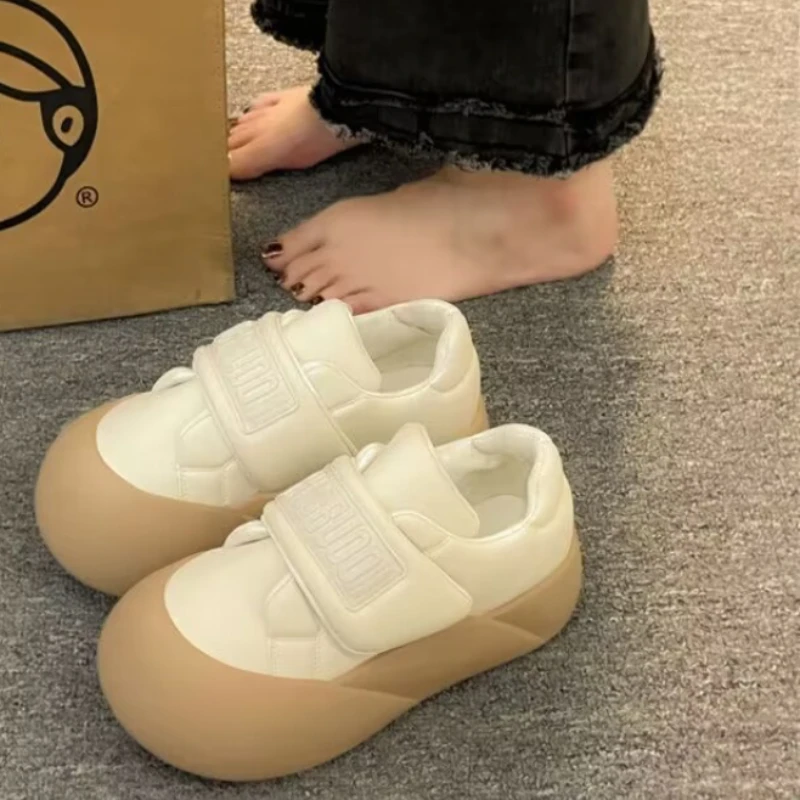 Damenschuhe, flache runde Zehenpartie, niedliche Brotschuhe mit bequemer Wärme, modische, lässige und vielseitige Boardschuhe im College-Stil