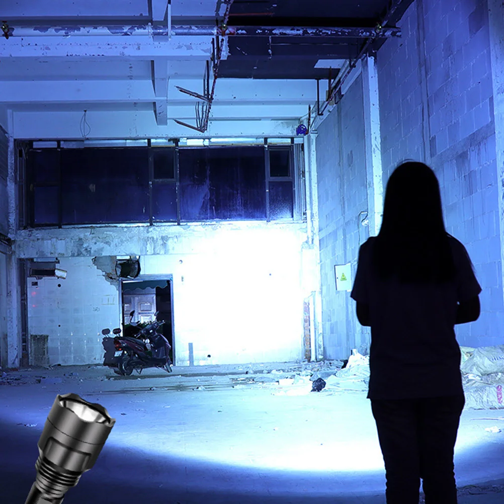 

1Pcs Ultra Bright Flashlight Portable Telescopic Zoom Electric Torch for Outdoor Activities Search Missions Patrols Exploring