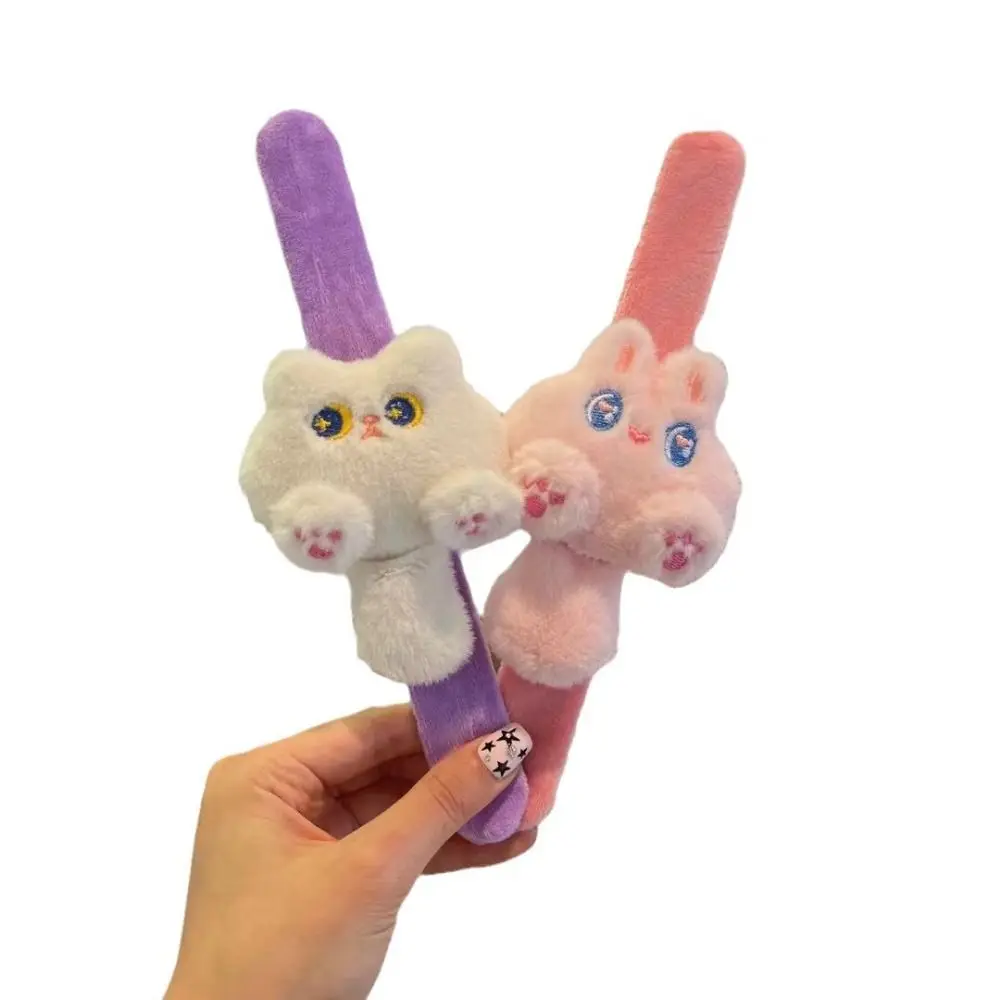 Chat chat claque Bracelet série Simulation poignet Style peluche poupée claque Bracelet doux mignon poupée Capybara peluche poignet bande décor à la maison