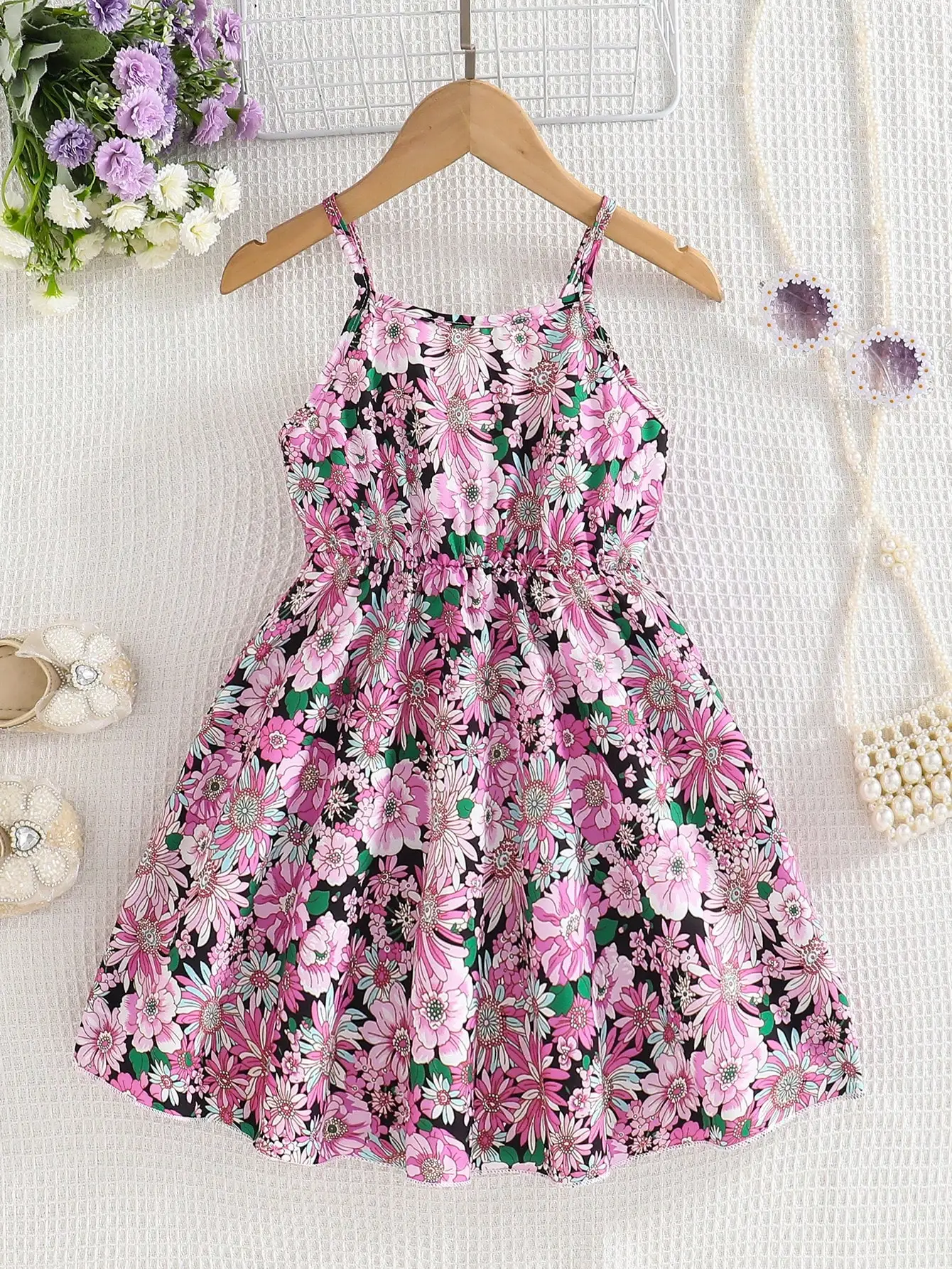 

Повседневное женское платье без рукавов с цветочным принтом