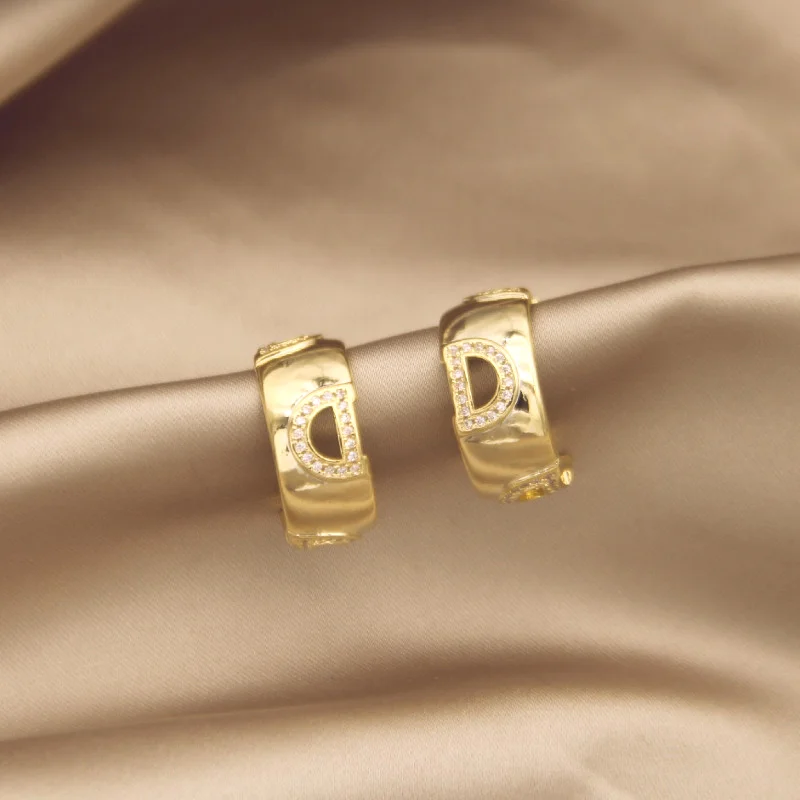 Korean Version New 925 Silver Needle High-end Light Luxury Letter D Smooth Metal Earrings for Girls Jewelry Gifts.