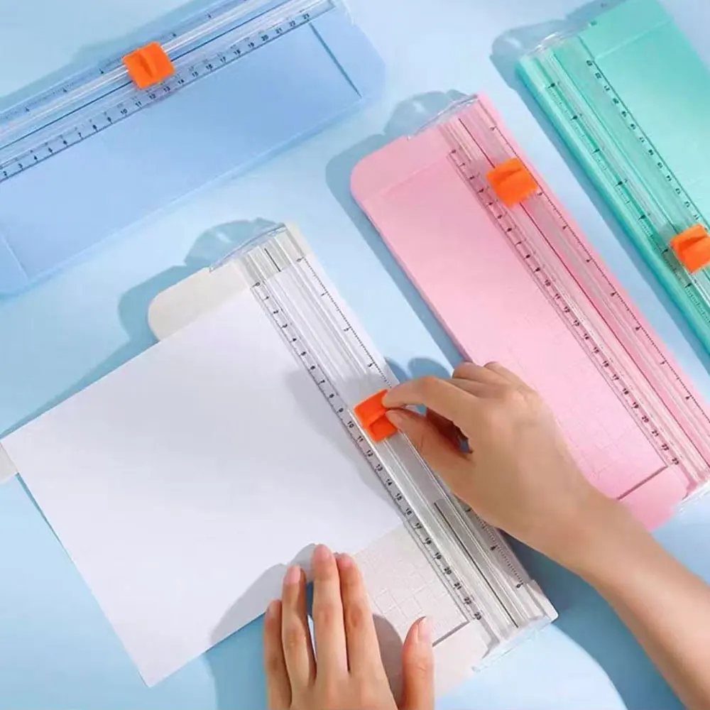 

A5 small sliding paper cutter with an extended measuring ruler, suitable for scrapbook paper, cardstock, photos, etc.