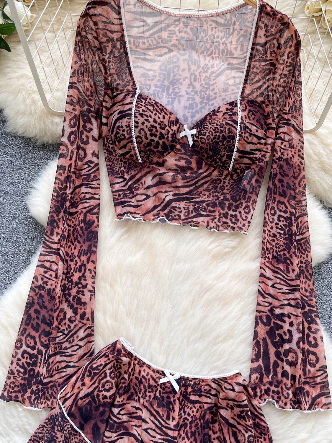 Dopne Pure Desire สาวเผ็ดฤดูร้อนเสือดาวพิมพ์ Crop Top ยาว Sve ชุดสตรี + กระโปรงเอวสูงกระชับสัดส่วน