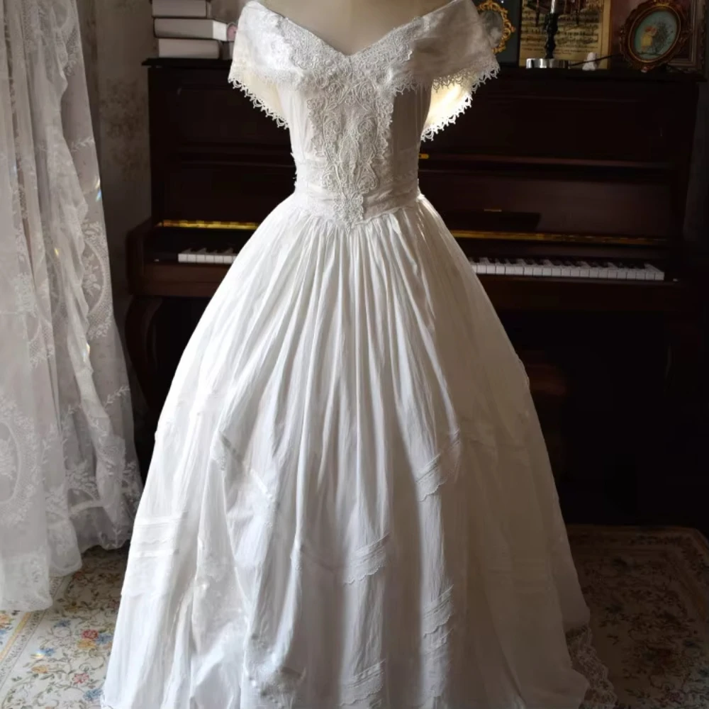 Customized Vintage Victorian Ball Gown Off-the-Shoulder V Neck Floor Length Lace Embroidery Cotton Wedding Dress Civil Ceremony