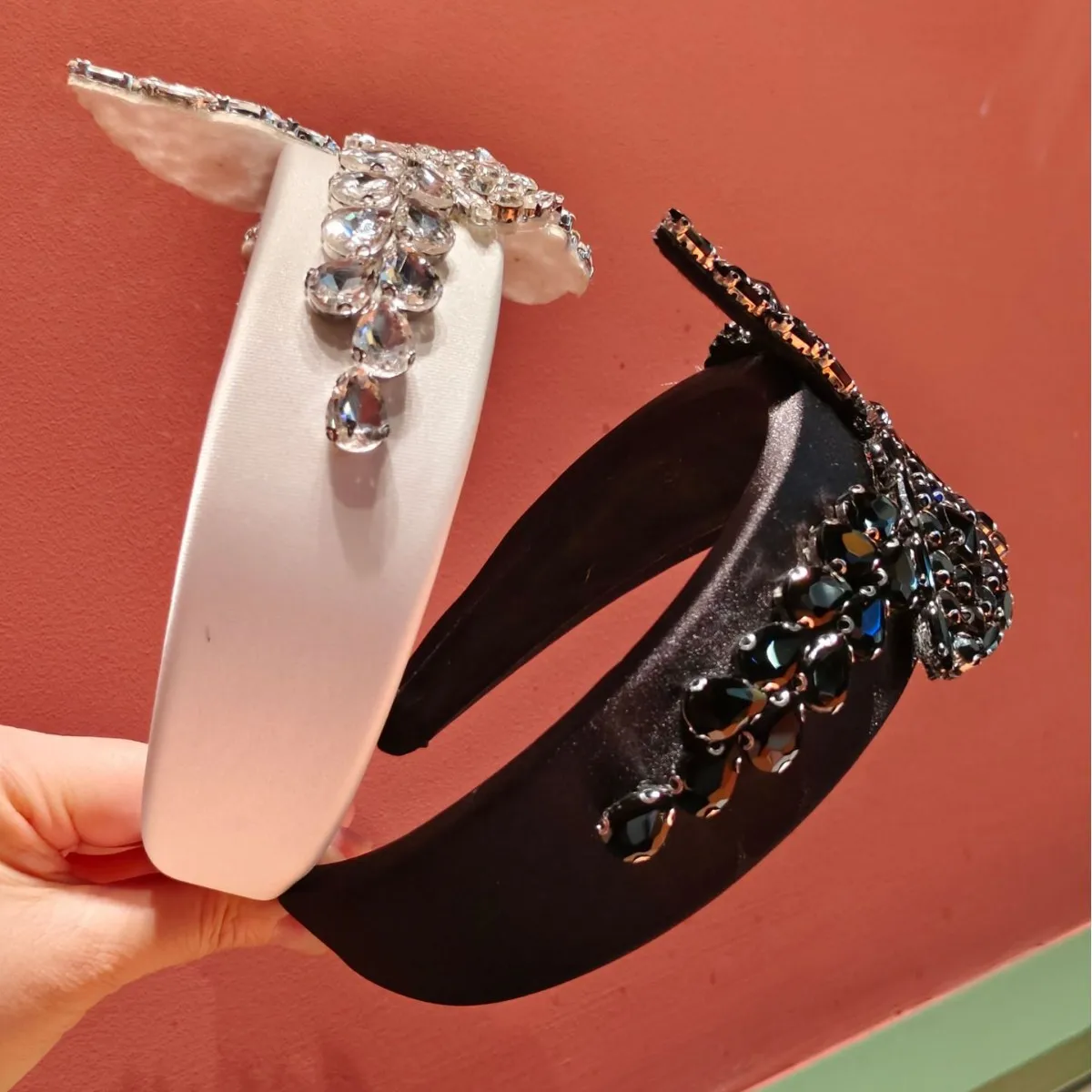 Hot-selling European and American Retro Luxury Heavily Embellished Diamond Butterfly Headband for Banquets and Birthday Parties