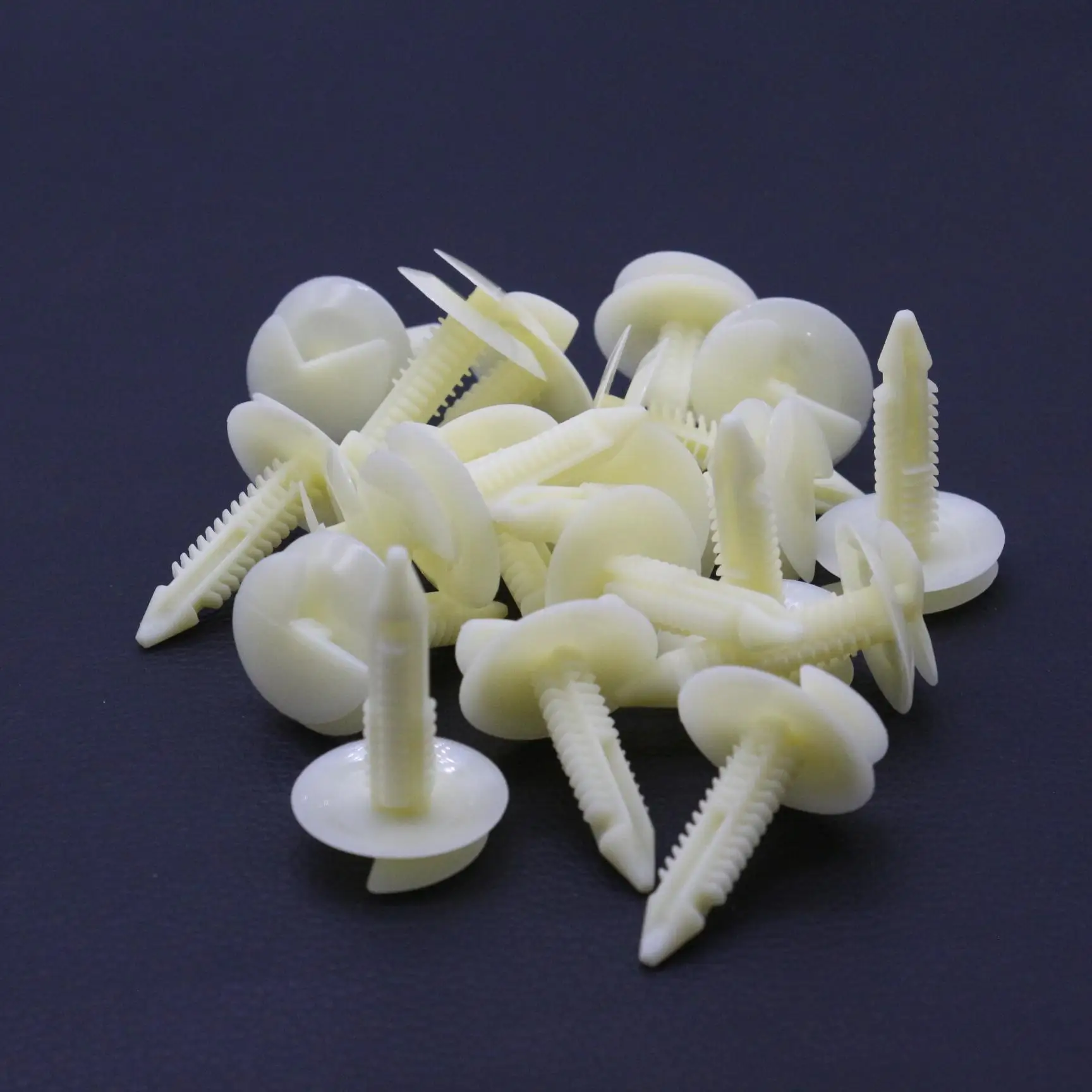 

20 pcs White Nylon Door Panel Moulding Clip Retainers Compatible For 1987-2015 GMC Trim Fastener 10126901 Rivet Mounting Set