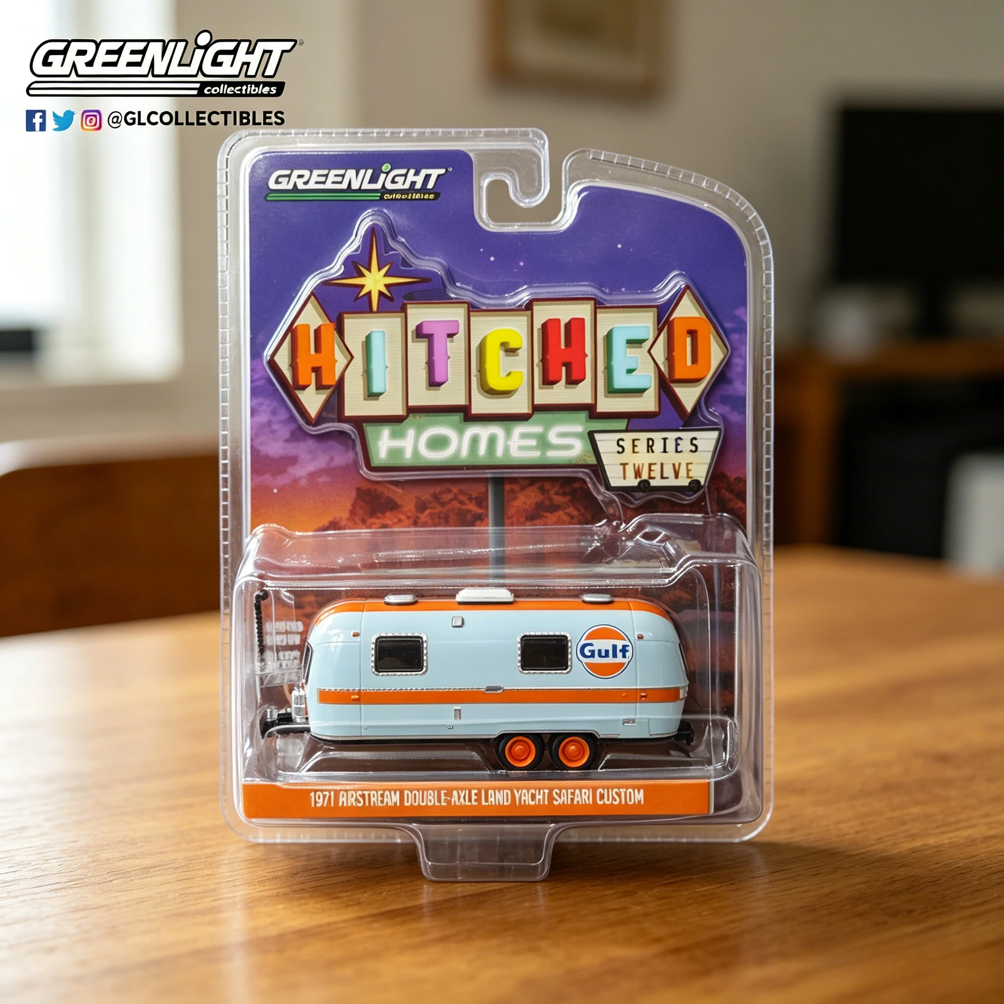 

GreenLight 1:64 Housing Series 12-1971 Airstream Biaxle Land Cruise - Gulf Oil Gulf Diecast Alloy Car Model Collectible Gift