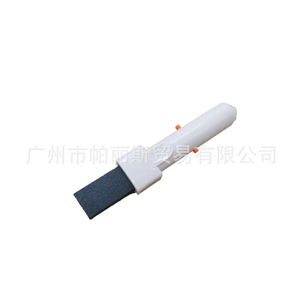 

Pool cleaning tool, pumice pool cleaning head with V-clip