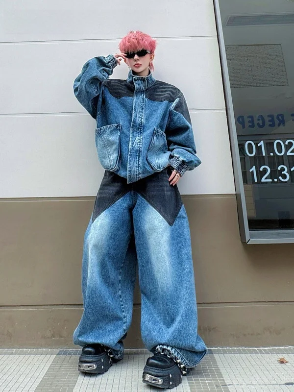 

Мужской комплект из двух предметов: ретро-джинсовая куртка и широкие брюки, весна 2026, с цветными вставками и декоративными карманами, модный бренд