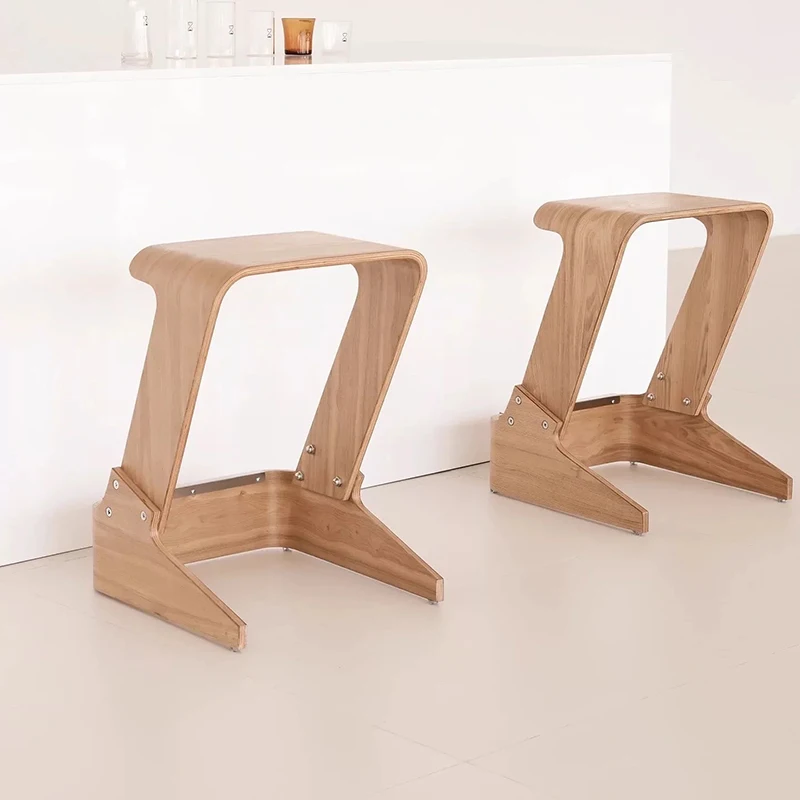 Kreativer Massivholzhocker, Hochbeiniger Hocker, Moderner Barhocker, Kunstvoller Esszimmerstuhl, Nordische Möbel, Mobiler Freizeitsitz, Fußhocker