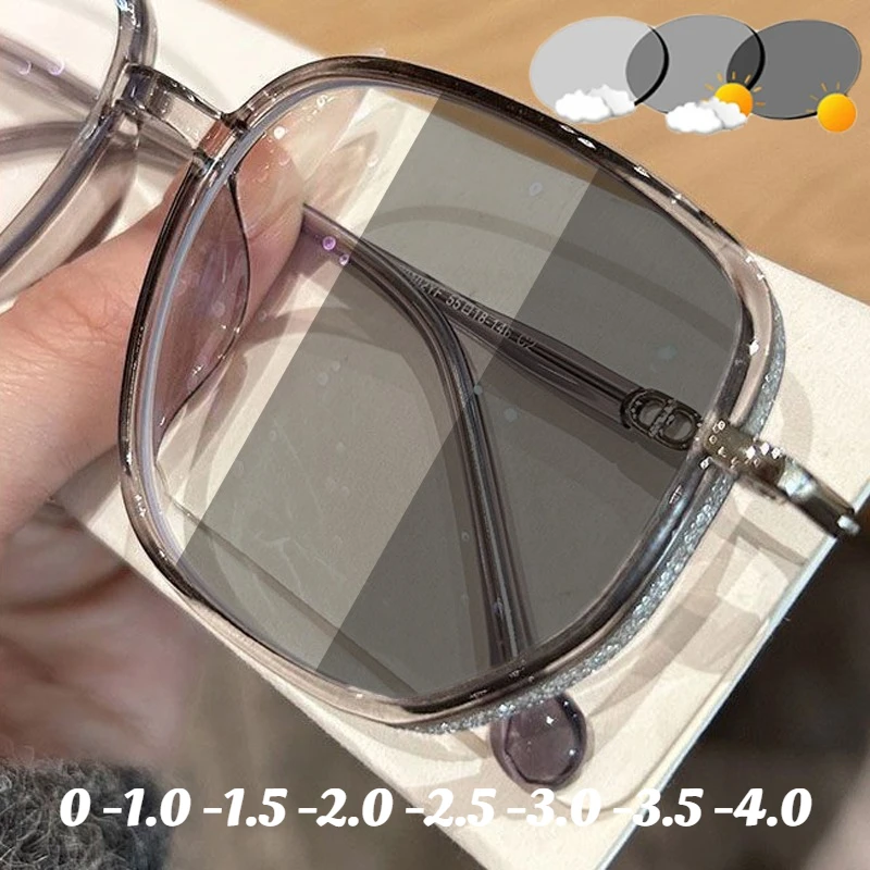 

Oversized Photochromic Myopia Glasses for Women D Letter Legs Sparkling Frame Eyewear Outdoor UV Protection Sunglasses