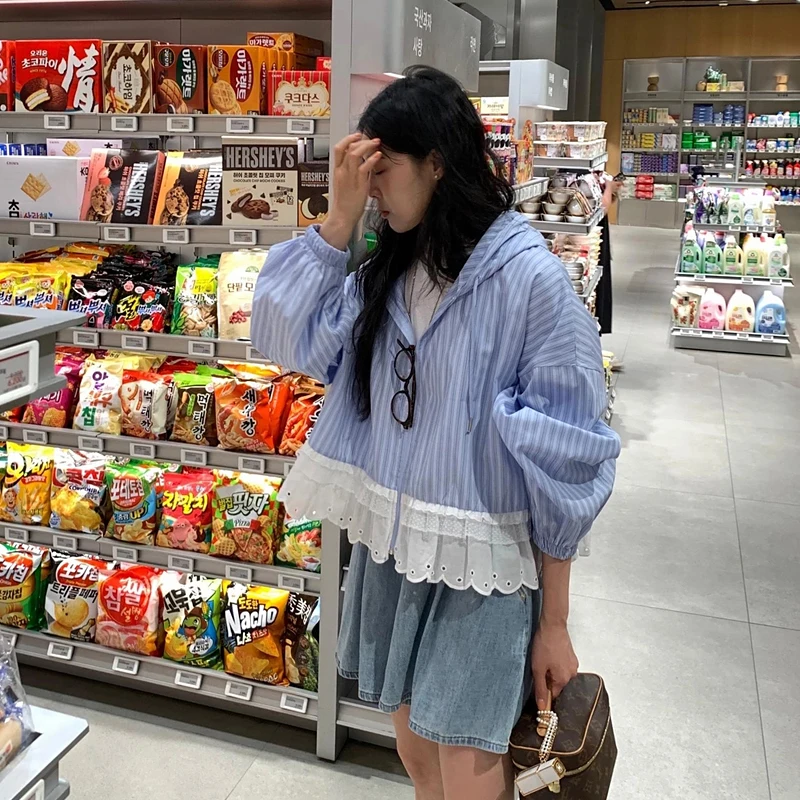 

Шикарная женская рубашка в корейском стиле с капюшоном, в полоску, с рюшами и цветочным пэчворком, повседневная, для весны, осени и зимы, в уличном стиле