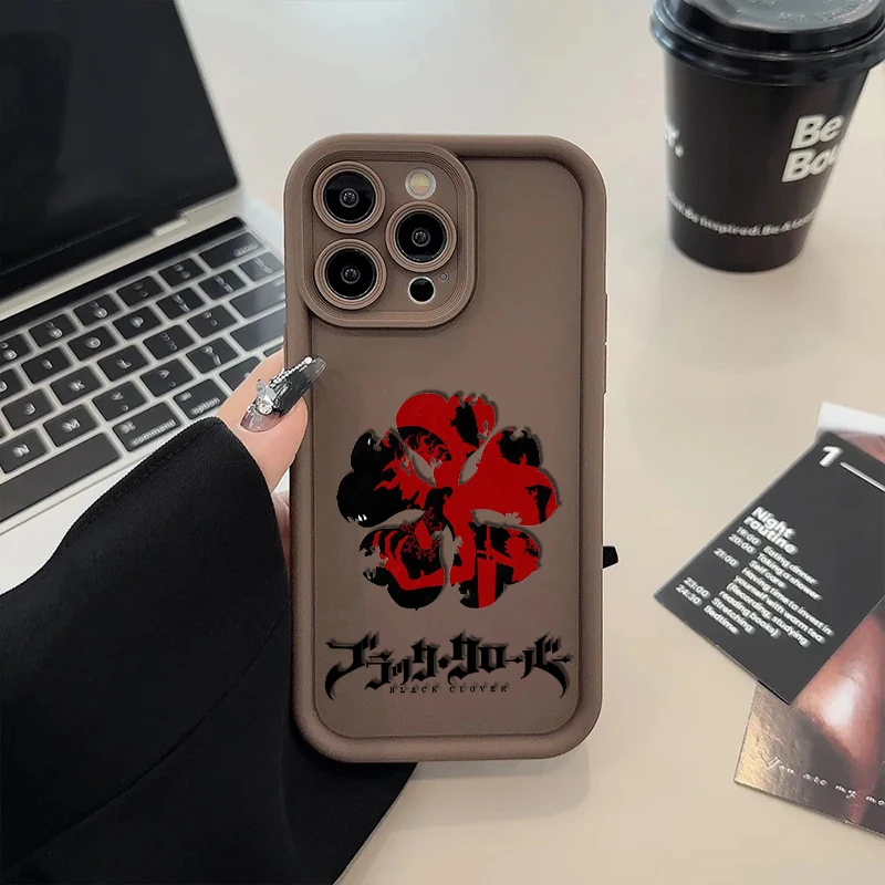 Anime Black Clover per iPhone 15 14 13 12 11 Pro Max XS Max X XR 7 8 Plus 6S Custodia per telefono con scaletta per occhi