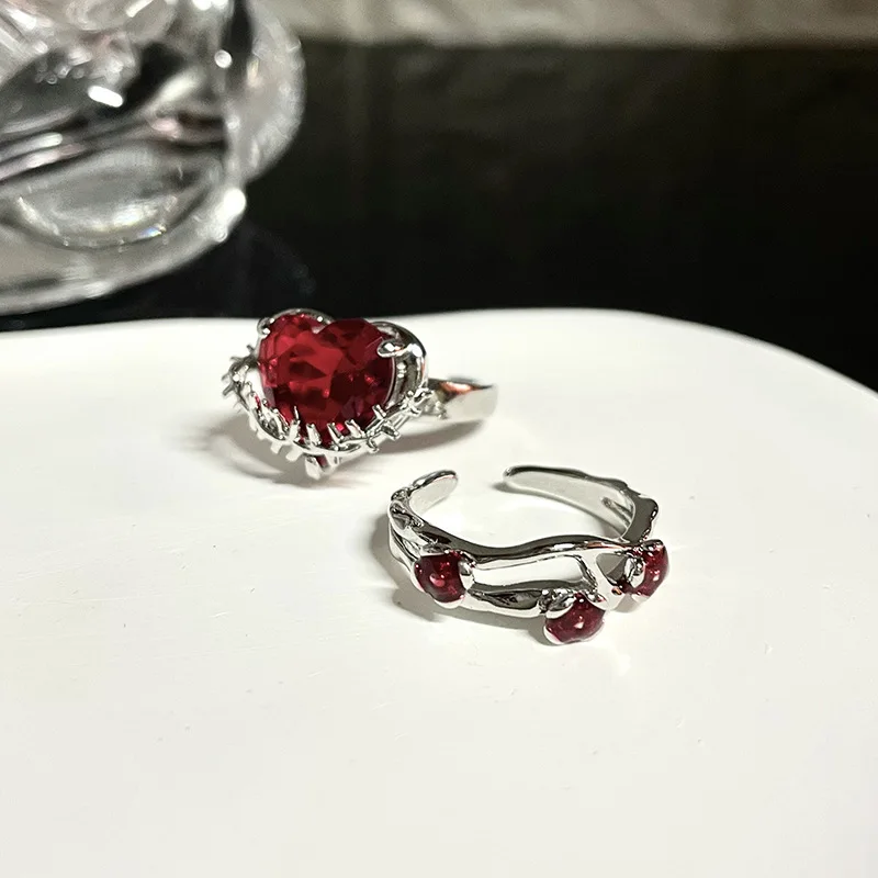 Gothic Red Binding Heart Rings for Women Y2K Crystal Thorns Love Open Ring Goth Irregular Layered Stone Aesthetic Rings Jewelry