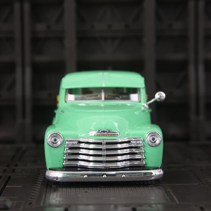 

Maisto 1:25 Simulated Chevrolet 3100 Pickup 1950 Alloy Car Model Transport Off road Vehicle Static Ornament rich in details