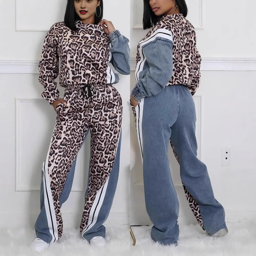 طقم نسائي مكون من قطعتين لخريف 2025 بلوفر بأكمام طويلة مطبوع عليه شريط الفهد ومجموعة بناطيل جينز عصرية برباط غير رسمي