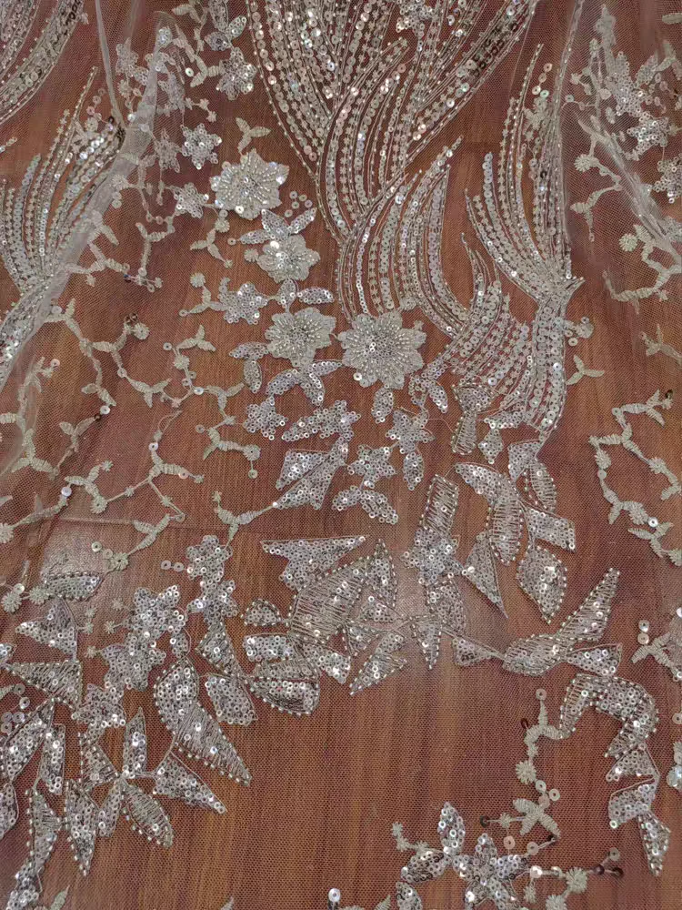 Pizzo da sposa da donna in tessuto con paillettes lucide con perline bianche ricamate floreali di alta qualità