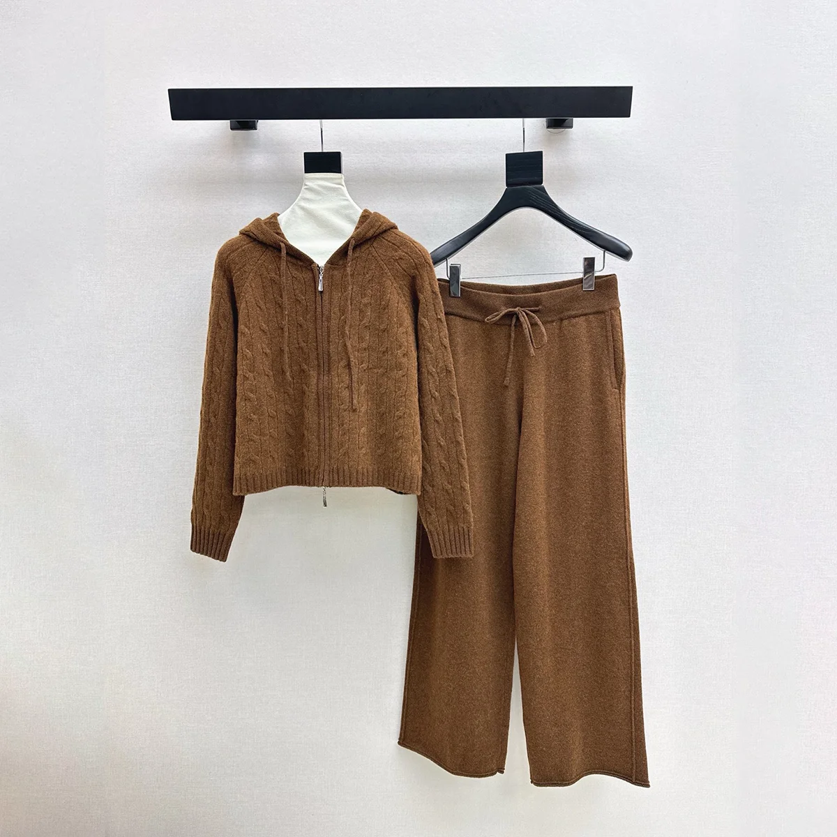 2026 High-Quality Korean Style Loose-Fitting Hooded Zippered Knit Set for Women--hb808