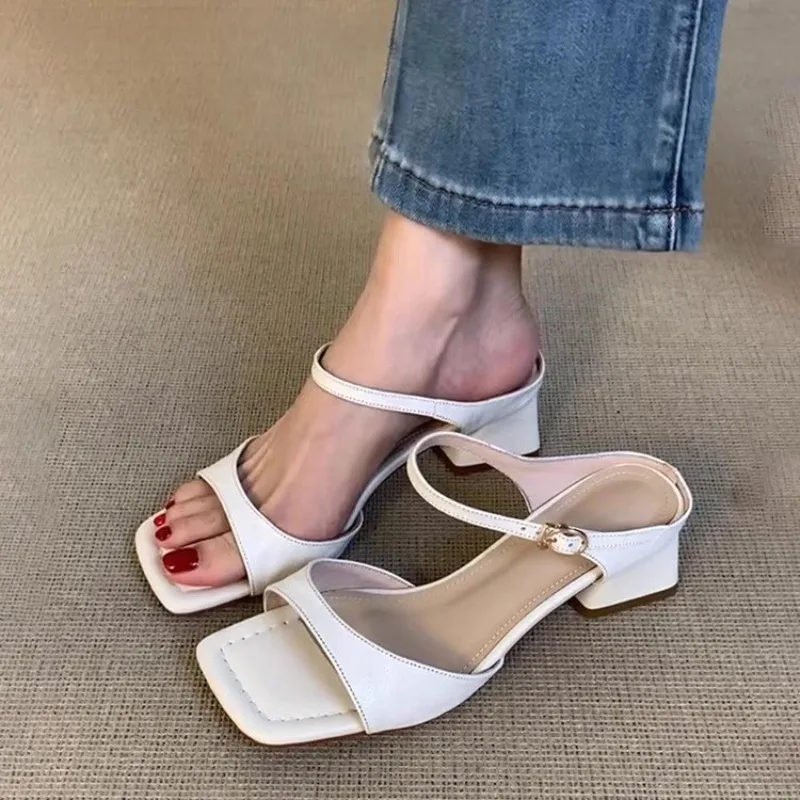 

Wide Simple Flip Slippers 2026 Summer New Lightweight Women's Soft Outside Wear Cool Mopping White French Versatile