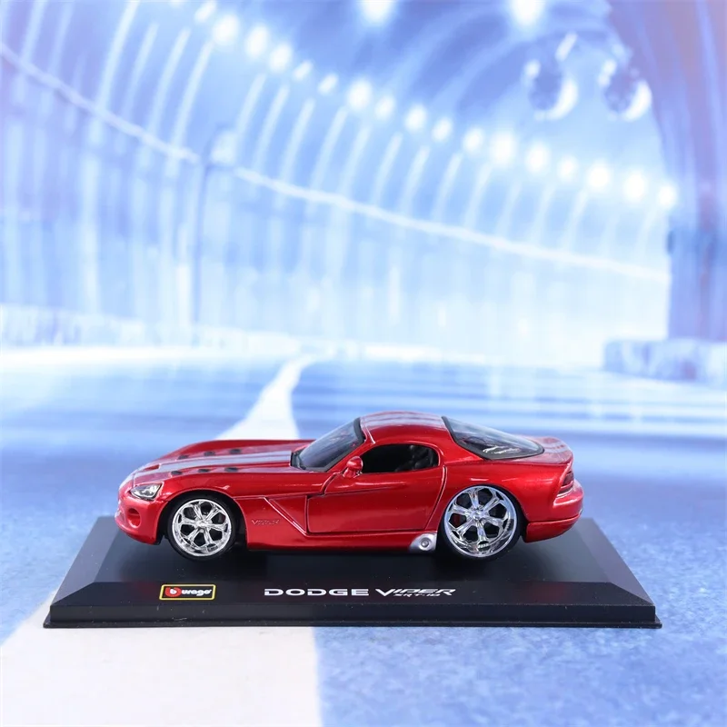 Bburago 1:43 Dodge Viper SRT 10 High Simulation Alloy Car Model With Plexiglass Display Box B850