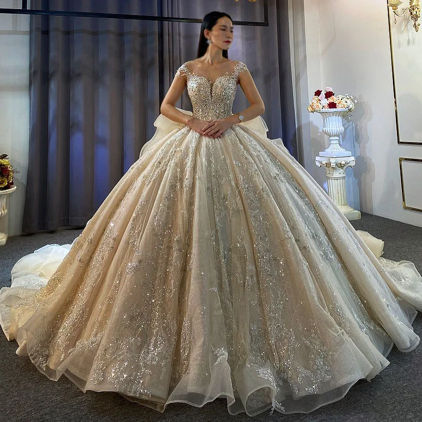 

Delicate Ball Gown Wedding Dress For Women O-Neck Sequins Pearls Bridal Gowns Short Sleeves Court Train Backless Dresses