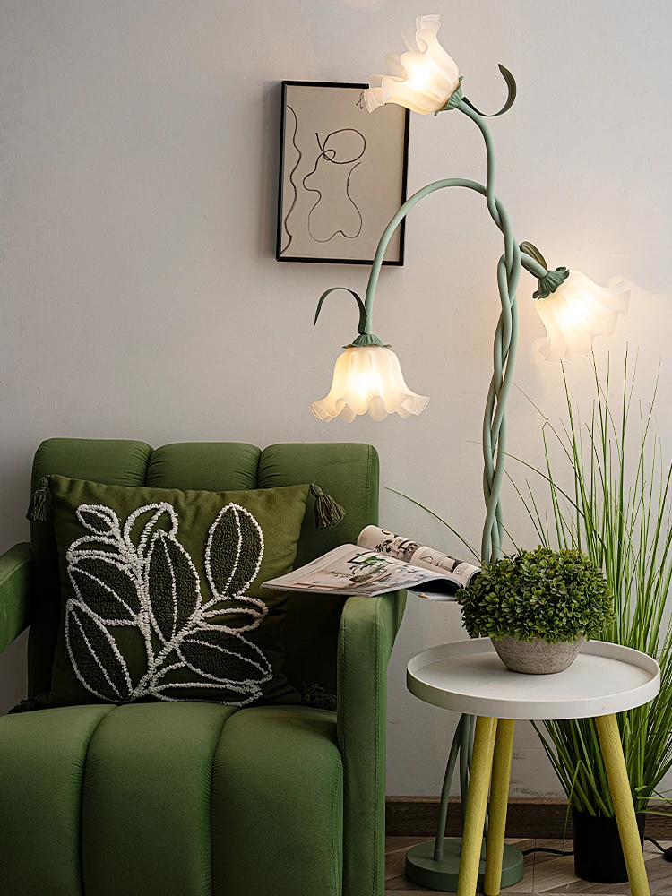 

Pastoral floor lamp cream wind living room sofa bedroom lamp rural Internet celebrity flower floor lamp