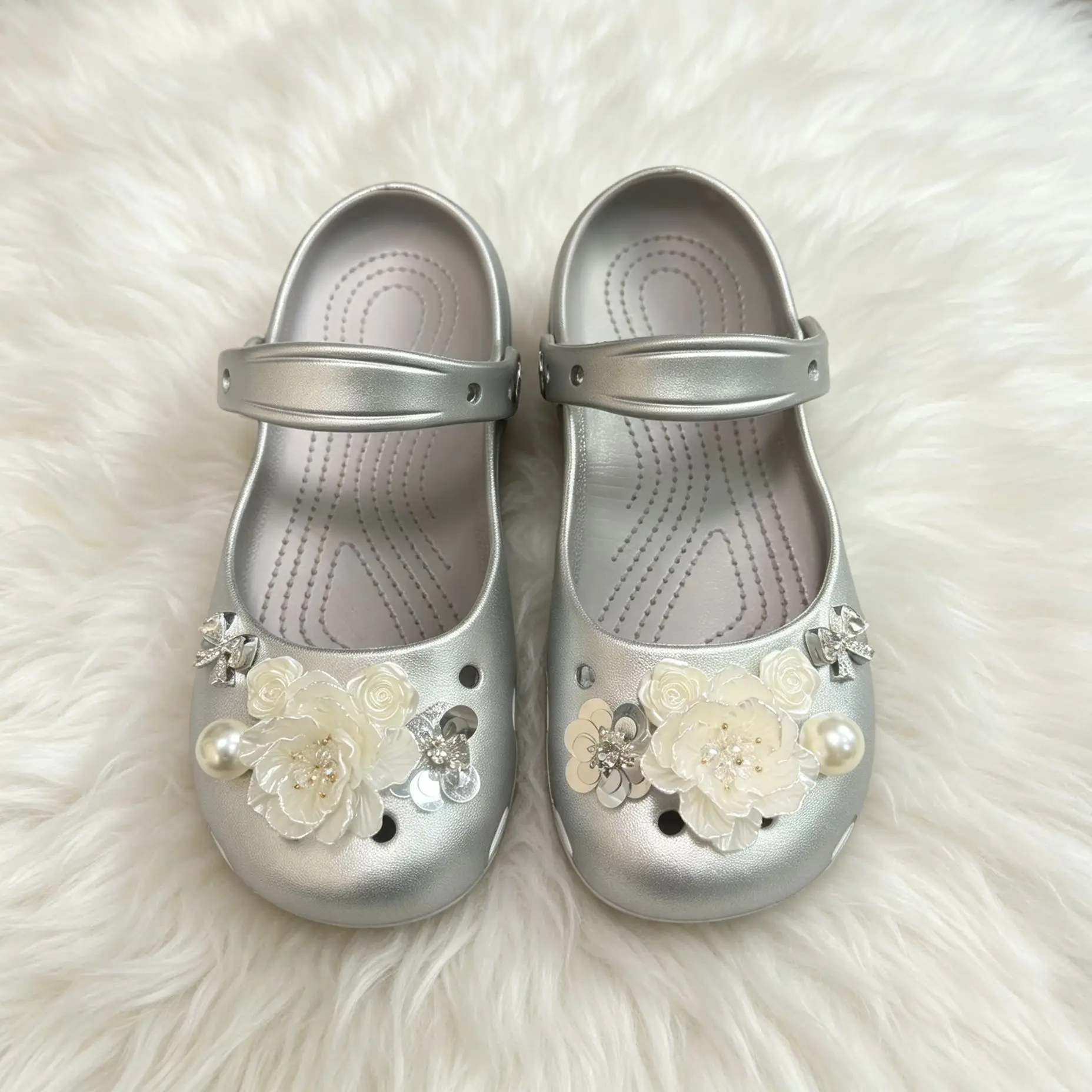 

Ballet dance shoes hole shoes 2026 spring new one-pedal hollow silver camellia sandals lazy shoes
