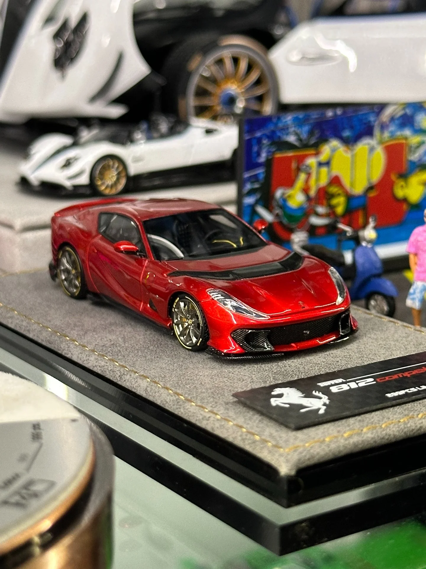 Fuelme 1:64 Metal Red 812c Candy Red Limited Edition resin simulation car model children's toy gift