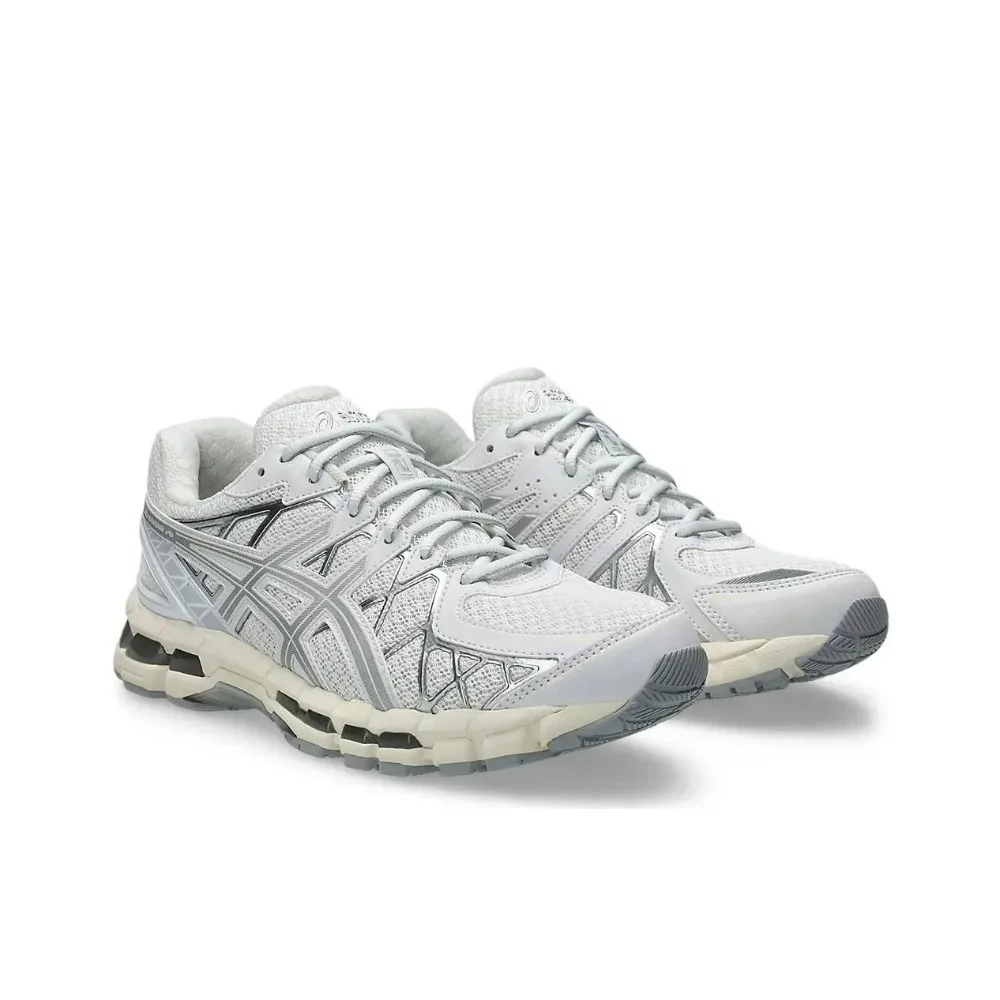 ASICS Gel-Kayano 20 Unisex: Zapatillas de running ligeras y duraderas de caña baja en color plateado/blanco 1203A388-100