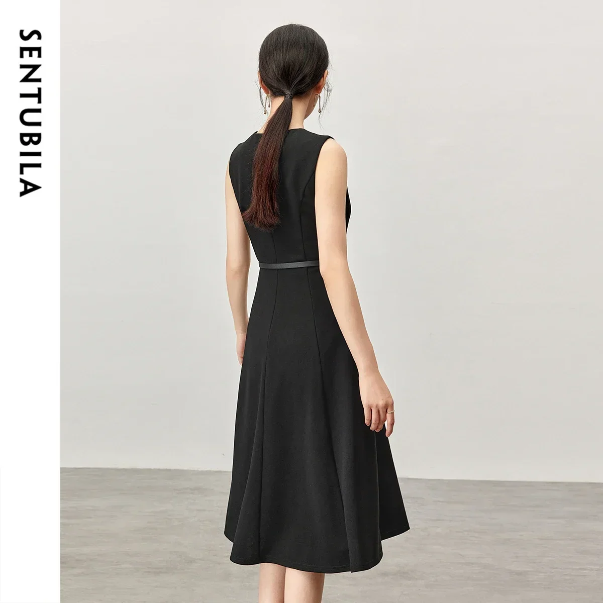 SENTUBILA Hepburn Style Dresses for Women 2024 Autumn Black A-line French Style Zipper Sleeveless Knit Long Dress 151L57383