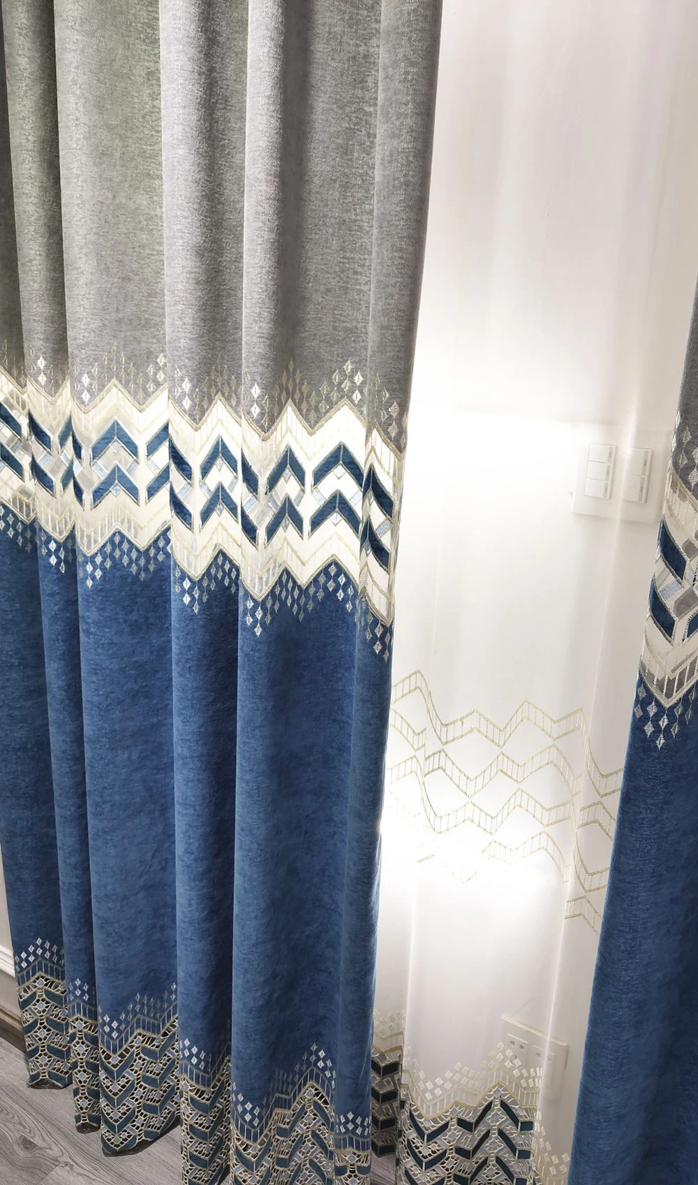 Bestickte Vorhänge im europäischen Stil für Wohnzimmer, Esszimmer, Schlafzimmer, einfache, verdickte Chenille-Hohltürvorhänge, individuell anpassbar – Detail 3