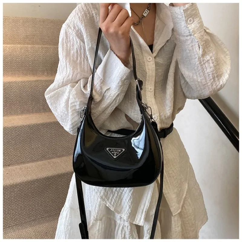 

Luxury Leather Vintage Classic Diaper Bag Elegant Minimalist Designer Tote For Women Stylish Shoulder Handbag