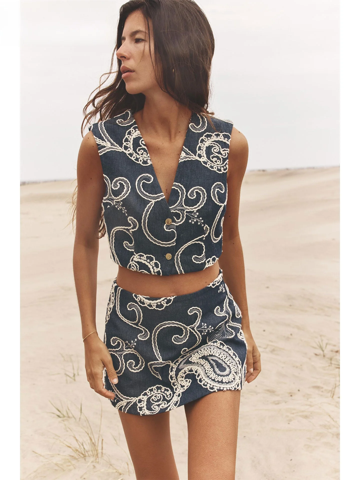 

ZAPRHA 2025 Summer Slim Fit Embroidered ort V-Ne Vest Sle Top Women's Faion Tank Top Other Material 50% Other 50%