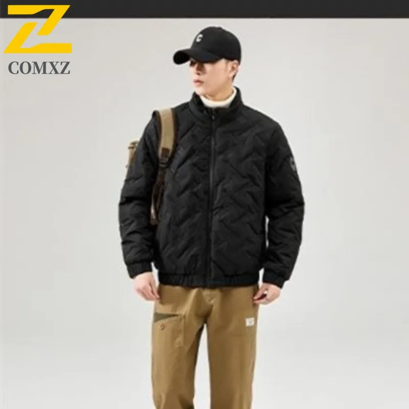 

COMXZ 2025 Мужская стеганая куртка-пуховик с воротником-стойкой и флисовой подкладкой, зимнее водонепроницаемое и ветрозащитное пальто в американском стиле