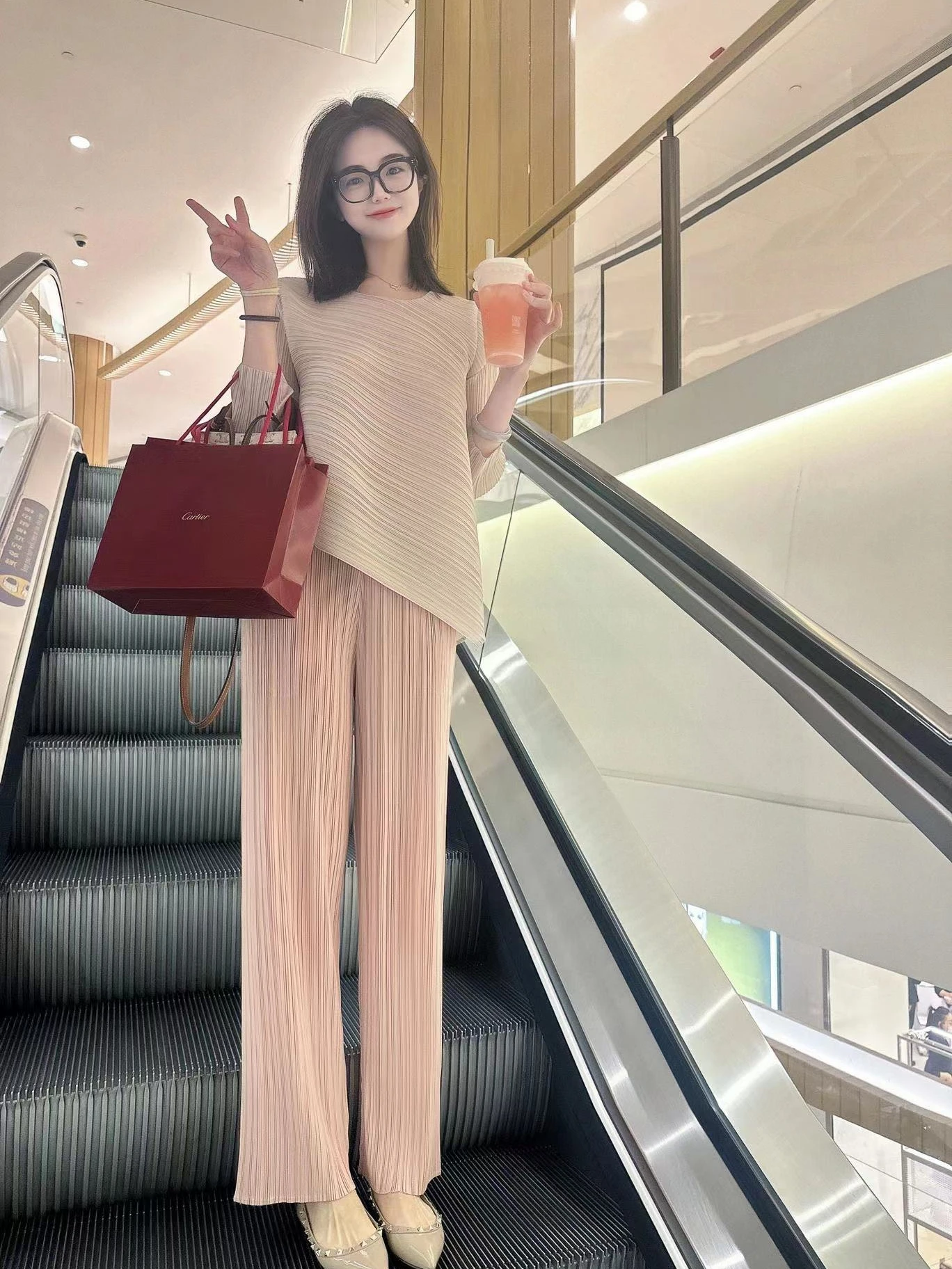 

Casual round Neck Folded T-Shirt Asymmetrical Design Slimming Effect Spring Summer Polyester Fiber Long Sleeve Loose Fit