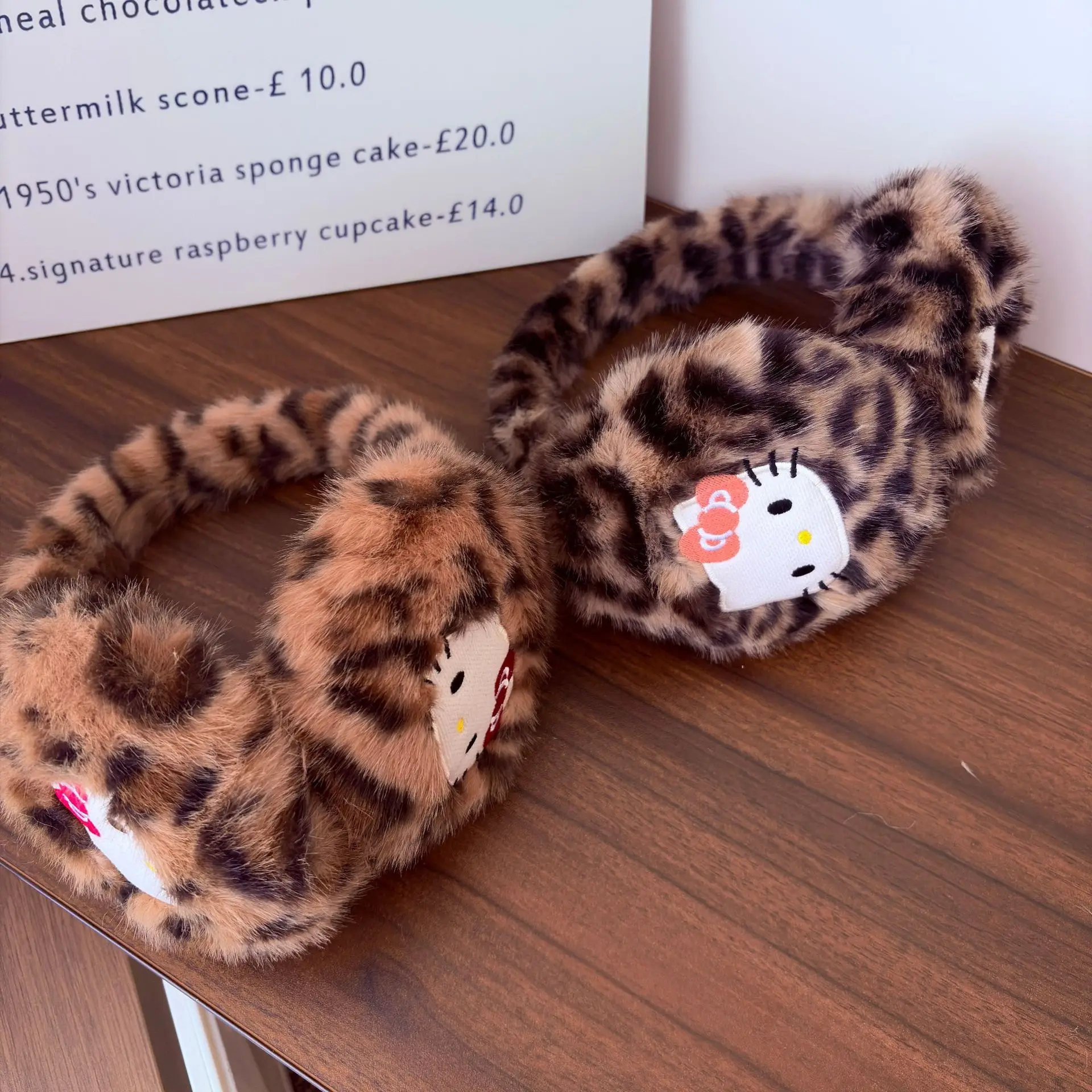 헬로 키티 귀마개 겨울 따뜻한 귀마개 만화 표범 인쇄 애니메이션 감기 보호 선물용 1개