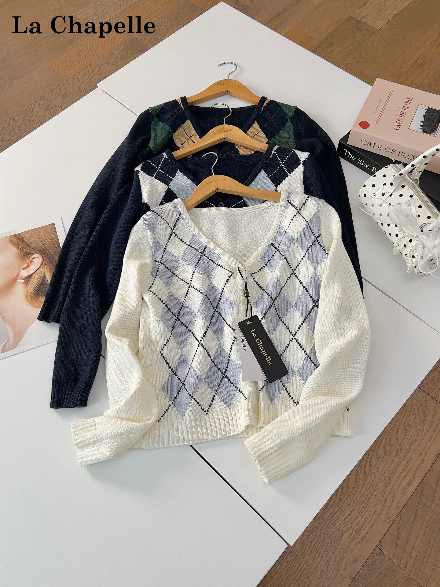 سترة La Chapelle النسائية القطنية المحبوكة على شكل حرف V سترة ناعمة ومريحة للكلية طويلة بطول Sve ort سترة للتنقل بقصة ضيقة