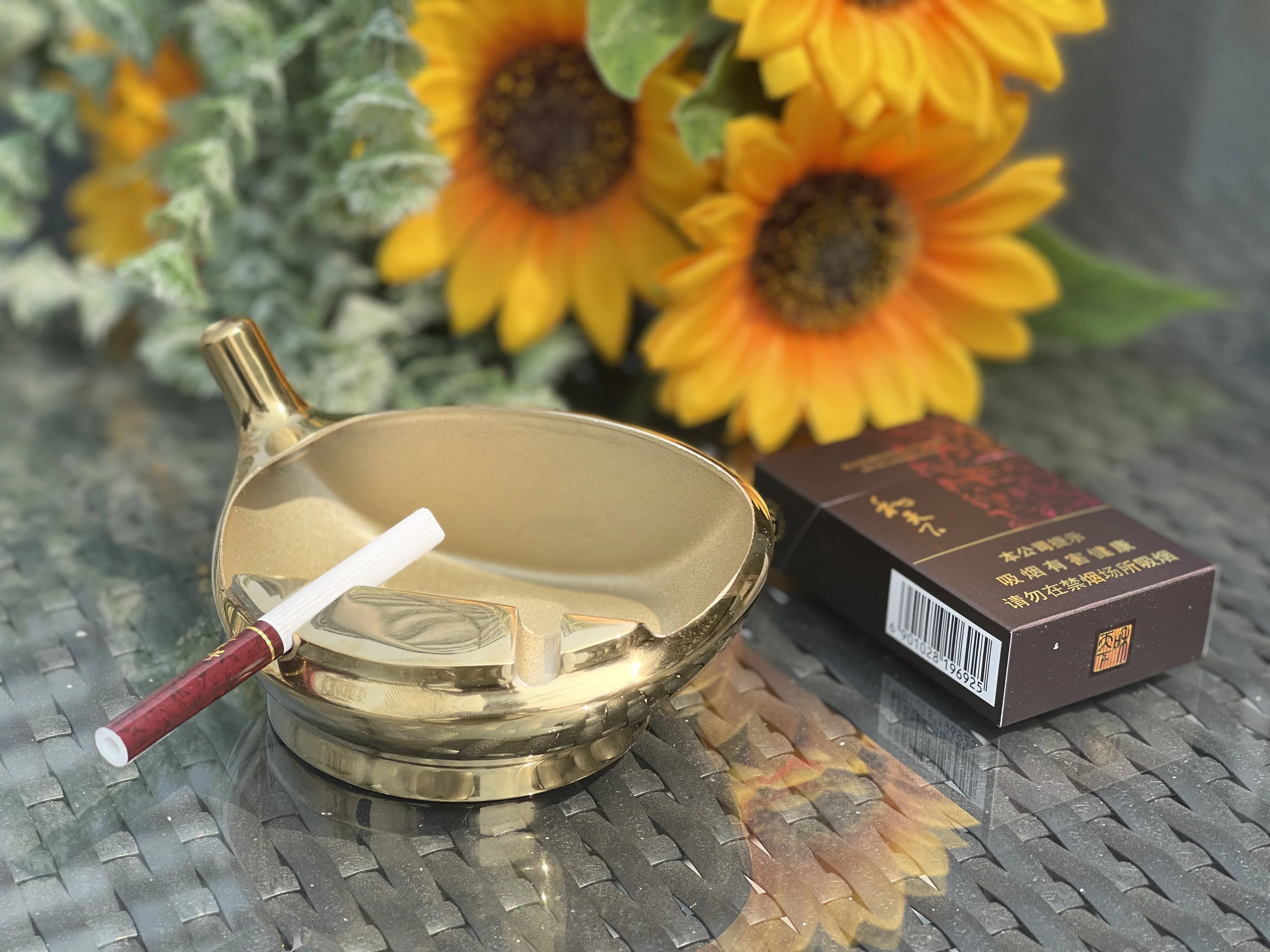 

Golf ashtray creative golf ornaments high-end ashtray golf wood-remodeled ashtray stainless steel ashtray