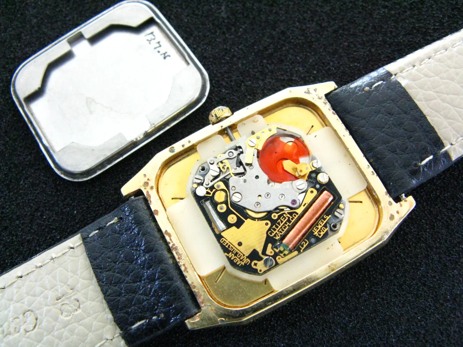 1984 inscription square ultra-thin Japanese quartz men\'s watch (citizen product of Showa period)