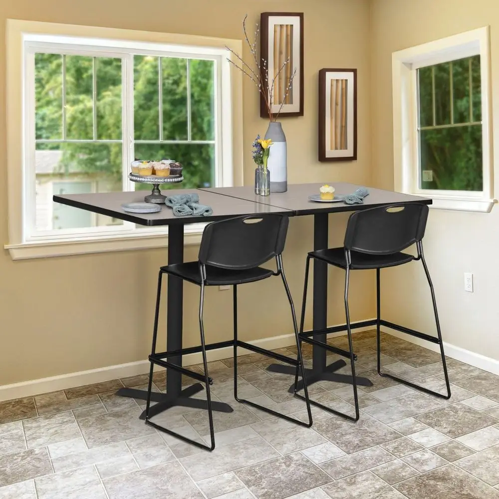 

Квадратный обеденный стол из кленового дерева в деревенском стиле, идеально подходит для неформальных встреч