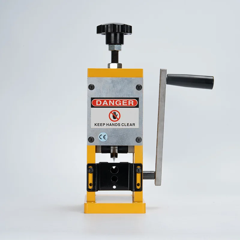 

Профессиональное оборудование для зачистки проводов, используемое для удаления изоляции из лома медных проводов и старых электрических кабелей.