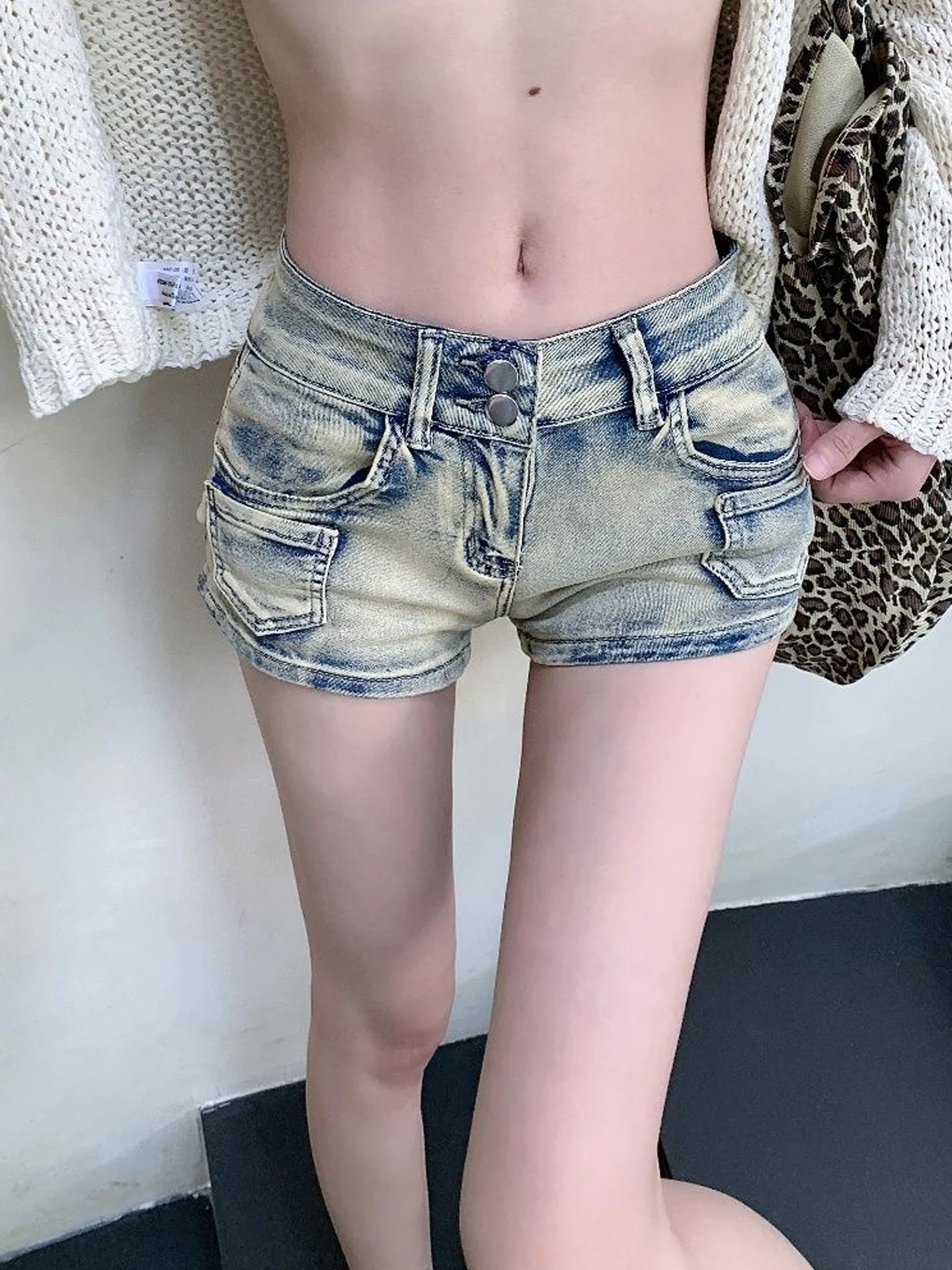Retro American Millennium Hot Girl Faded Low Waist Denim Super Shorts Women's Tight Fit Slimming Hot Pants Casual Style