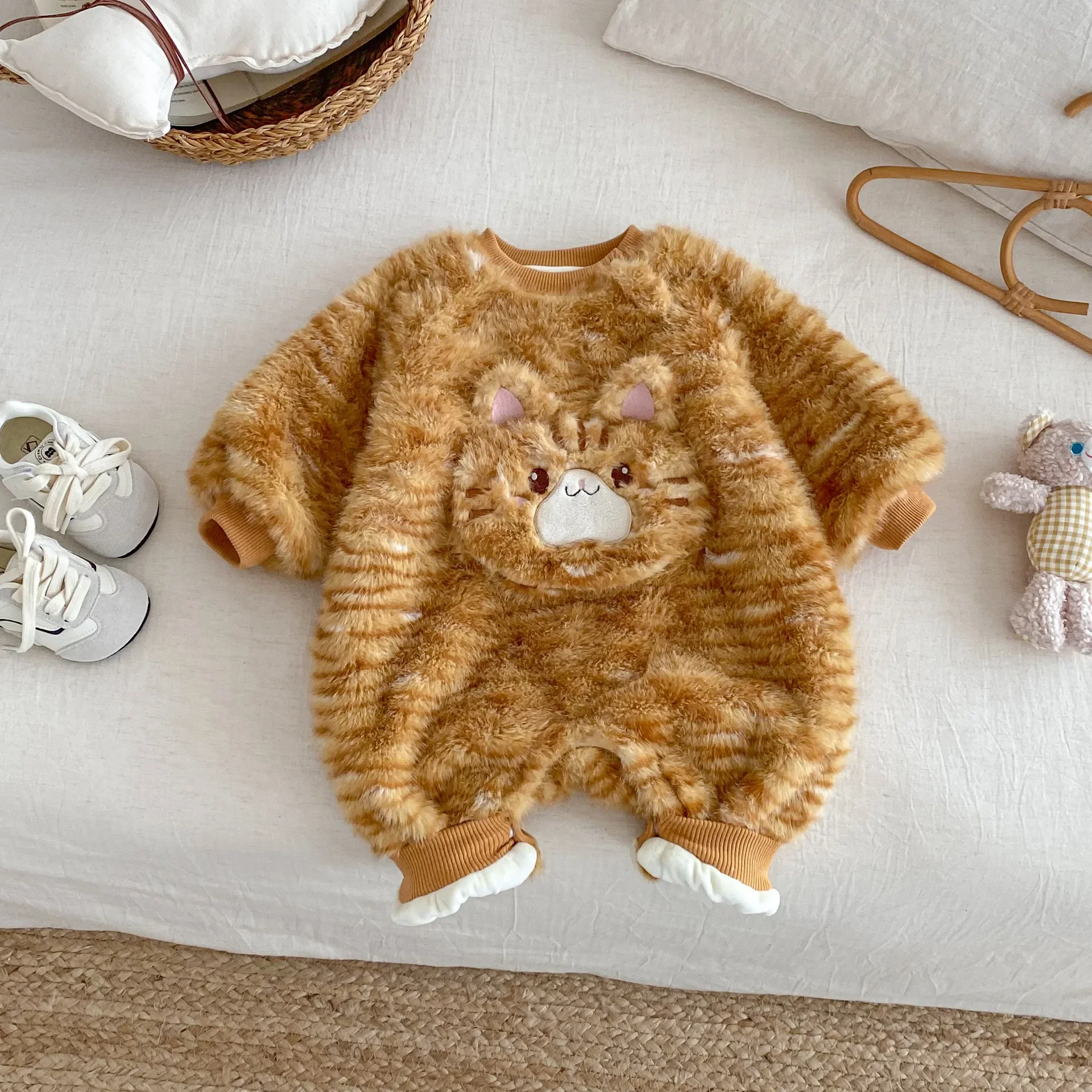 

2025 New Winter Baby Clothes Korean Style Cute Cat Fleece Lined Romper Warm One-Piece Jumpsuit