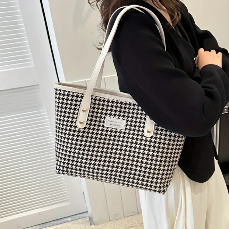Lässige Tragetasche mit Hahnentrittmuster, Große Schultertasche mit Braunen Lederriemen, Vielseitig für Alltag und Ausflüge – Detail 3