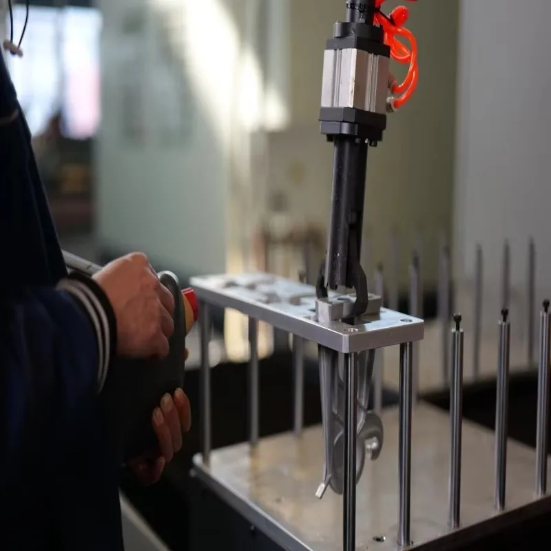 آلة طحن تلميع المعادن الأوتوماتيكية للنحاس / الألومنيوم / سبائك الزنك